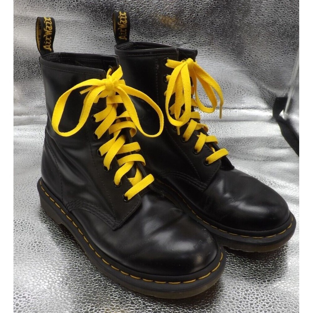 Dr. Martens 11821 Smooth Black Leather Combat Boots - US Ladies size 7
